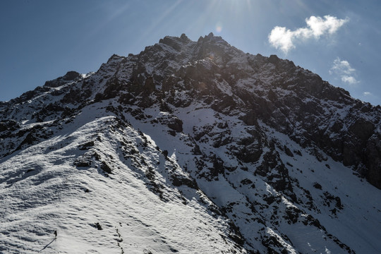 天山雪山