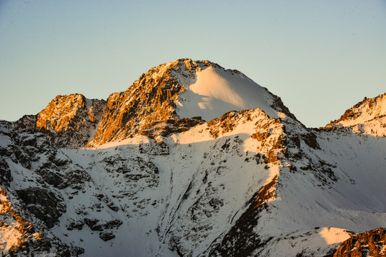 天山雪峰