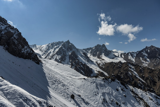 天山雪峰