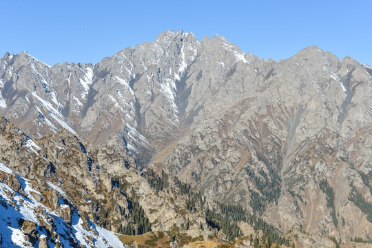 天山雪峰