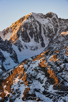 天山雪峰