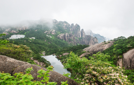 黄山峰峦叠嶂