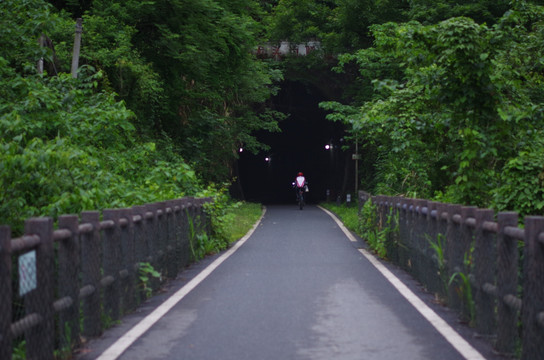 东江湖景区跑步隧道