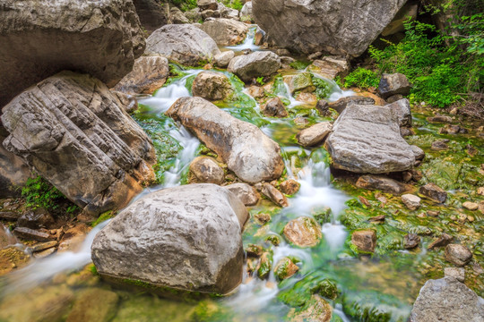 云台山叠瀑峡溪流