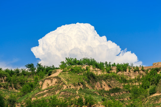 黄土高坡上的蘑菇云