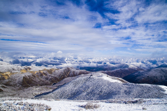 高山雪景壁纸