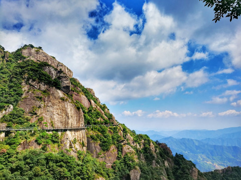 蓝天白云三清山