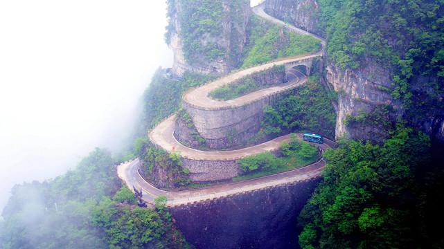 湖南张家界天门山路99道弯