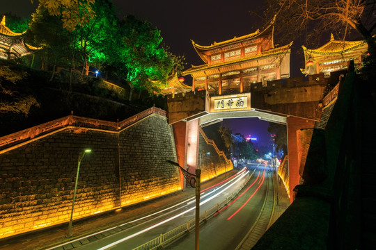 湖南凤凰古城南华门夜景