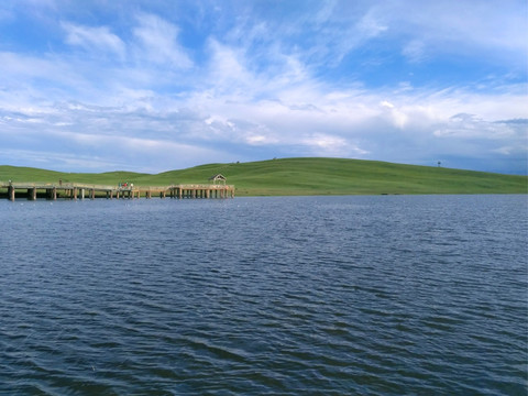 新疆巴音布鲁克草原天鹅湖风光