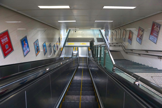 成都地铁4号线自动扶梯