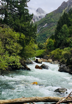 高山河流