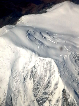 航拍青藏高原雪山