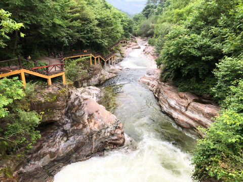 黄柏塬太白县秦岭风光溪流