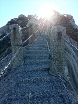 天都峰鲫鱼背