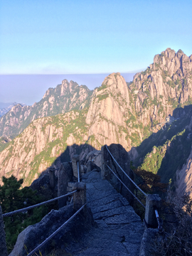 天都峰鲫鱼背