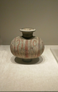 彩绘茧型陶壶