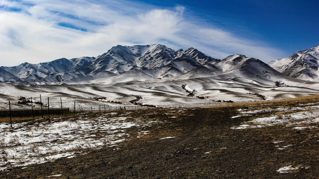 天山雪山