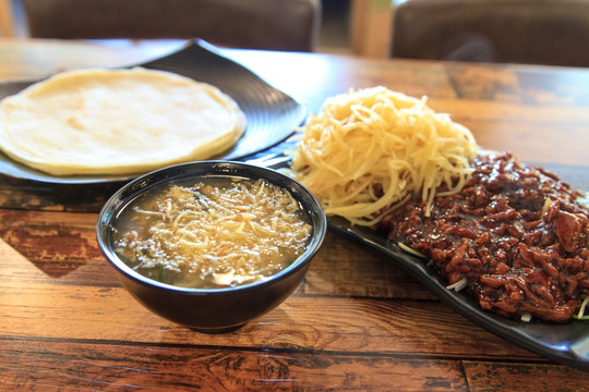 京酱鸡丝春饼套餐