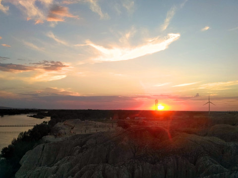 新疆五彩滩夕照晚霞