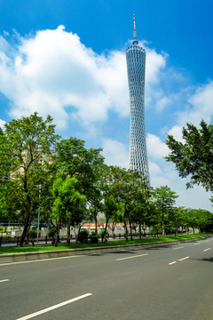 广州塔与城市道路