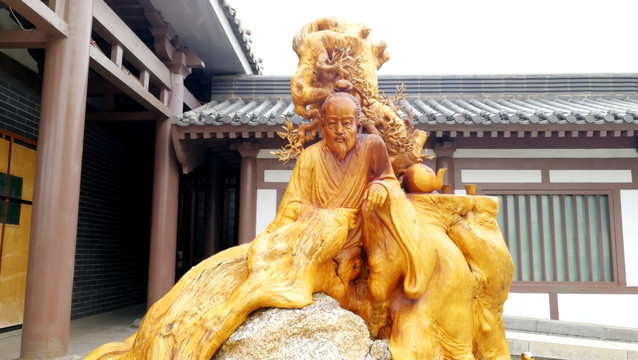 茶圣陆羽木雕像