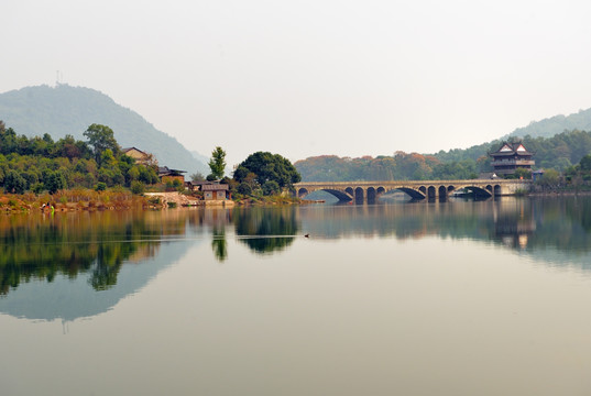 山水湖面