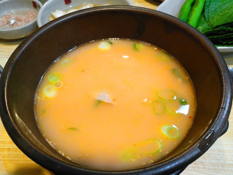 韩式快餐套餐豚肉汤