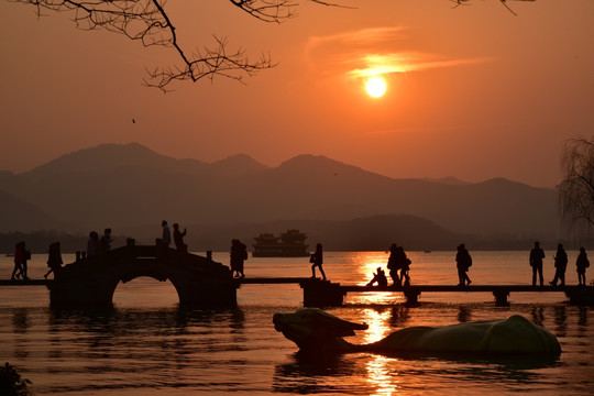 夕阳西湖