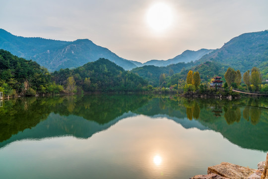 山水画淄博云水瑶景区秋天风景