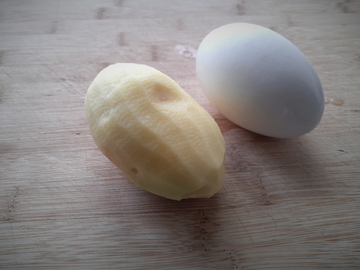 削皮土豆和鹅蛋