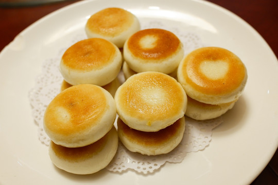 餐桌油炸面饼