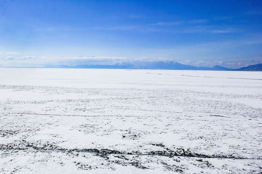 赛里木湖冰面