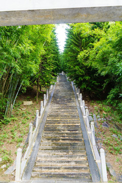 昆仑关风景区331级花岗岩石阶