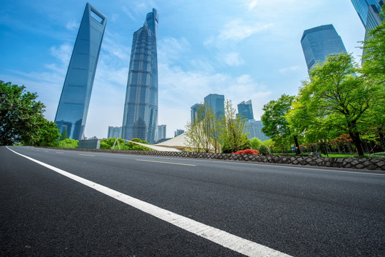 上海沥青路面和摩天大楼建筑