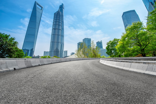 上海沥青高速公路和金融区建筑群