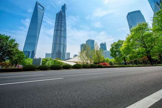 上海柏油马路和高楼大厦