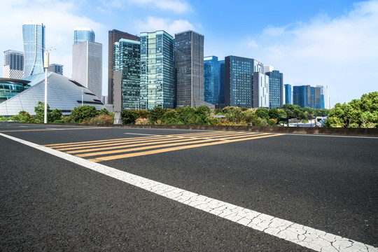 杭州高楼大厦和沥青路面