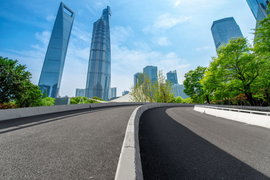 上海沥青高速公路和摩天大楼
