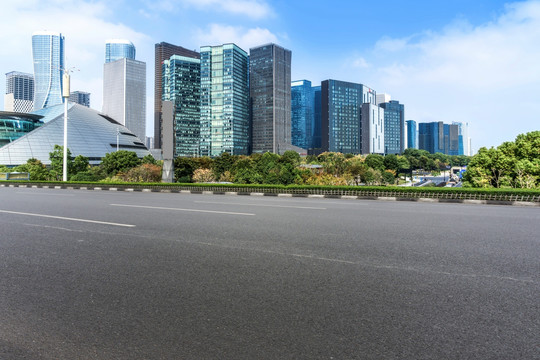 杭州写字楼建筑群和柏油高速公路