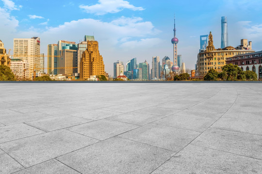 上海摩天大楼和地砖路面