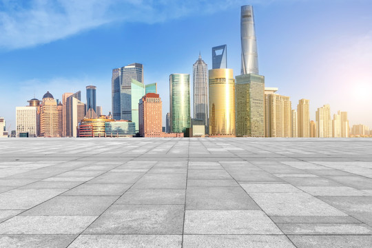 地砖路面和上海摩天大楼天际线