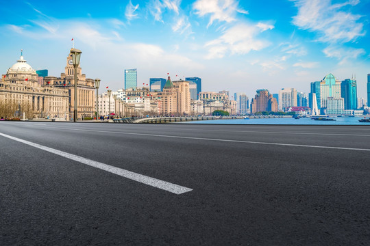 道路地面和上海现代高端建筑