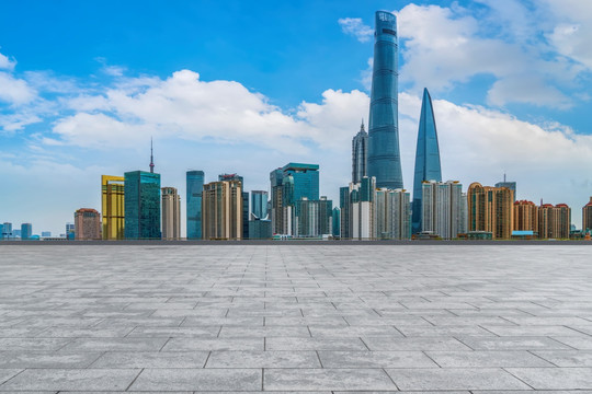 地砖路面和上海现代建筑天际线