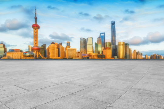 地砖路面和上海现代建筑群天际线