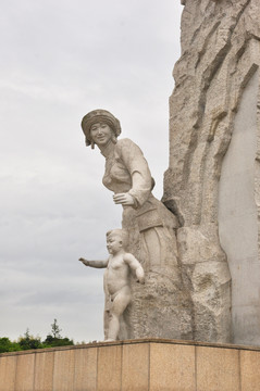 512汶川地震雕塑