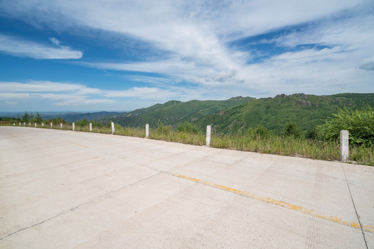 山区草原公路