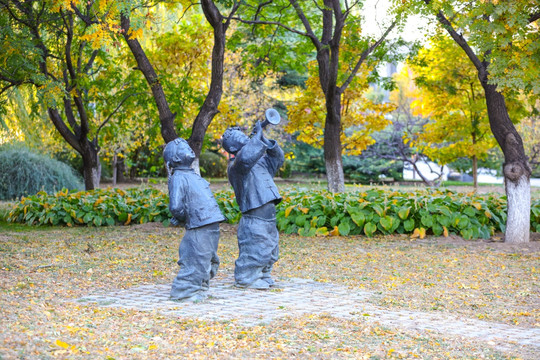北京城市雕塑信天游肖小裘雕塑