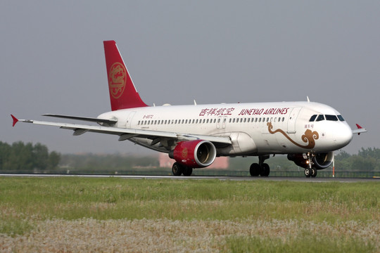 吉祥航空飞机滑行