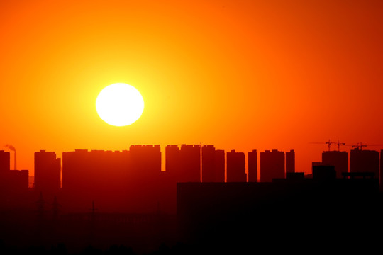 城市高楼夕阳落日